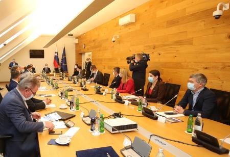 VLADA NA OBISKU V CERKNICI 034 FOTO LJUBO VUKELIČ